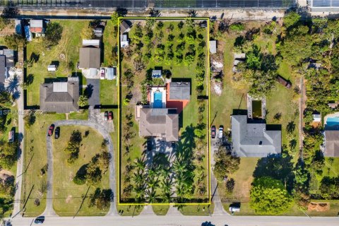 Casa en venta en Homestead, Florida, 6 dormitorios, 311.41 m2 № 2057631 - foto 2