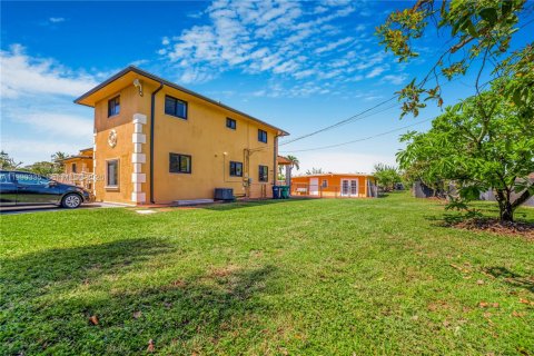 Casa en venta en Homestead, Florida, 6 dormitorios, 311.41 m2 № 2057631 - foto 8