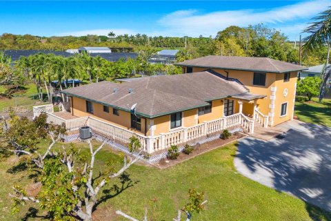 Casa en venta en Homestead, Florida, 6 dormitorios, 311.41 m2 № 2057631 - foto 7