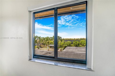 Casa en venta en Homestead, Florida, 6 dormitorios, 311.41 m2 № 2057631 - foto 29