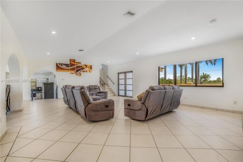 Casa en venta en Homestead, Florida, 6 dormitorios, 311.41 m2 № 2057631 - foto 11
