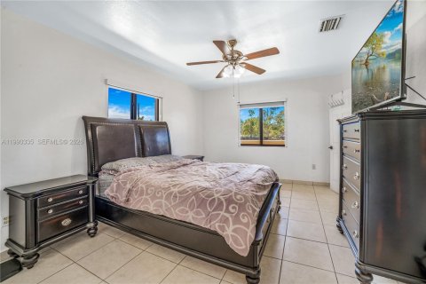 Casa en venta en Homestead, Florida, 6 dormitorios, 311.41 m2 № 2057631 - foto 19