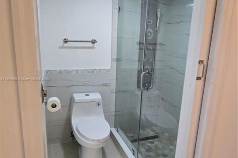 Снять в аренду кондоминиум в Майами, Флорида 2 спальни, 84.45м2, № 1921394 - фото 26
