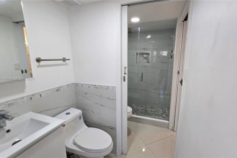 Снять в аренду кондоминиум в Майами, Флорида 2 спальни, 84.45м2, № 1921394 - фото 21