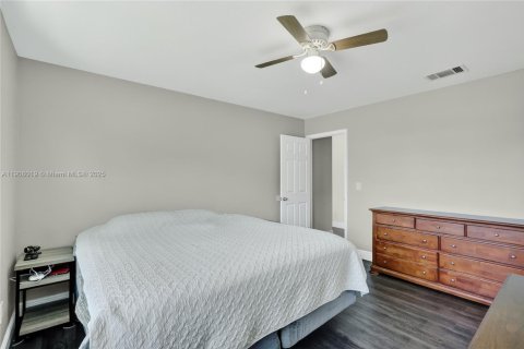 Casa en venta en Port St. Lucie, Florida, 3 dormitorios, 119.66 m2 № 1967102 - foto 19