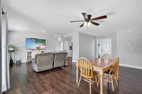 Casa en venta en Port St. Lucie, Florida, 3 dormitorios, 119.66 m2 № 1967102 - foto 11