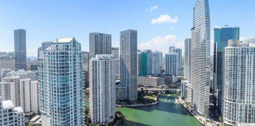 Condominio en Miami, Florida, 2 dormitorios № 1985405