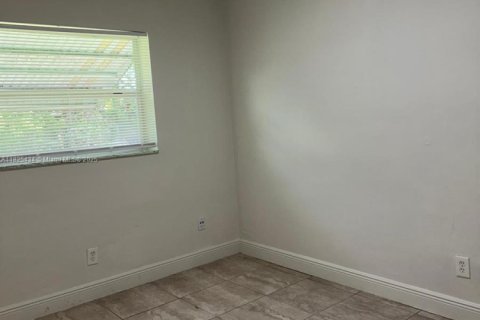 Снять в аренду виллу или дом в Вест-Парк, Флорида 2 спальни, 344.95м2, № 1814390 - фото 4