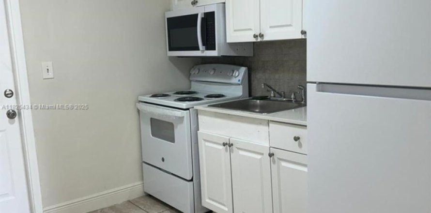 Дом в Вест-Парк, Флорида 2 спальни, 344.95м2 № 1814390