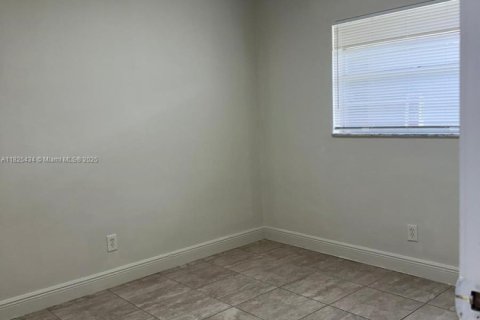 Снять в аренду виллу или дом в Вест-Парк, Флорида 2 спальни, 344.95м2, № 1814390 - фото 6