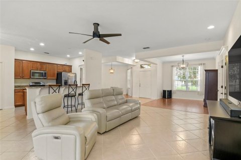 House in Apopka, Florida 3 bedrooms, 185.06 sq.m. № 2109738 - photo 11