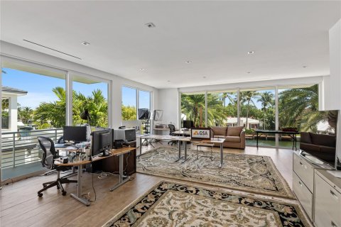 House in Fort Lauderdale, Florida 6 bedrooms, 723.52 sq.m. № 2246619 - photo 23