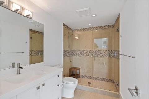 House in Fort Lauderdale, Florida 6 bedrooms, 723.52 sq.m. № 2246619 - photo 25