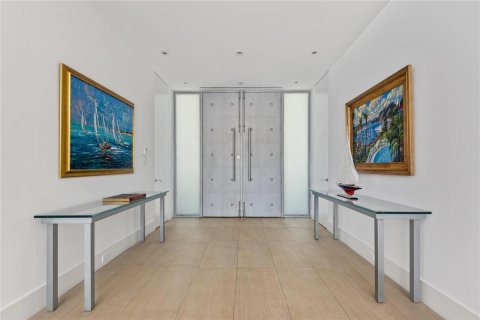 House in Fort Lauderdale, Florida 6 bedrooms, 723.52 sq.m. № 2246619 - photo 5