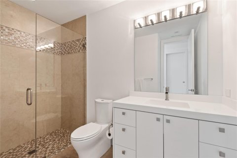 House in Fort Lauderdale, Florida 6 bedrooms, 723.52 sq.m. № 2246619 - photo 24