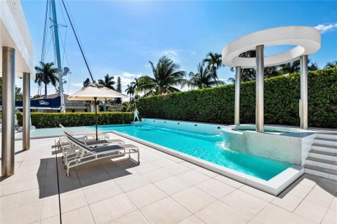 House in Fort Lauderdale, Florida 6 bedrooms, 723.52 sq.m. № 2246619 - photo 30