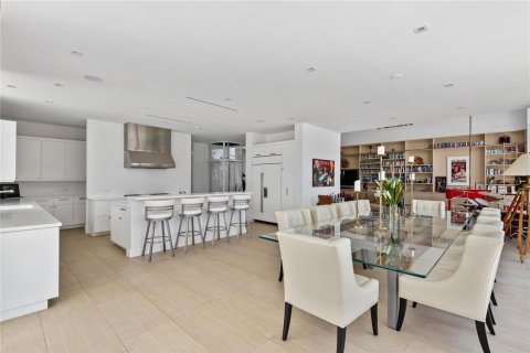 House in Fort Lauderdale, Florida 6 bedrooms, 723.52 sq.m. № 2246619 - photo 12