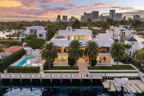 House in Fort Lauderdale, Florida 6 bedrooms, 723.52 sq.m. № 2246619
