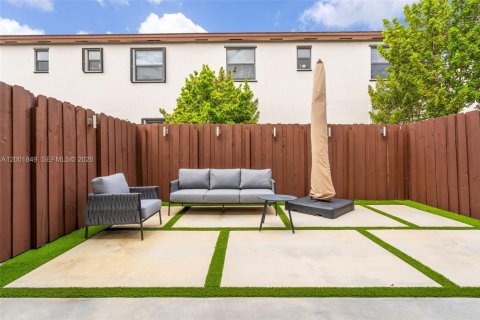 Купить таунхаус в Майами, Флорида 3 спальни, 137.96м2, № 2067684 - фото 20