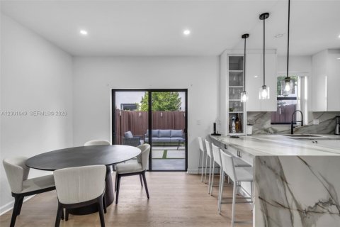 Купить таунхаус в Майами, Флорида 3 спальни, 137.96м2, № 2067684 - фото 7