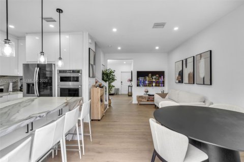 Купить таунхаус в Майами, Флорида 3 спальни, 137.96м2, № 2067684 - фото 10