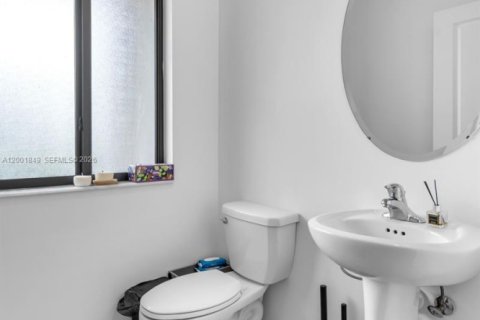 Купить таунхаус в Майами, Флорида 3 спальни, 137.96м2, № 2067684 - фото 12