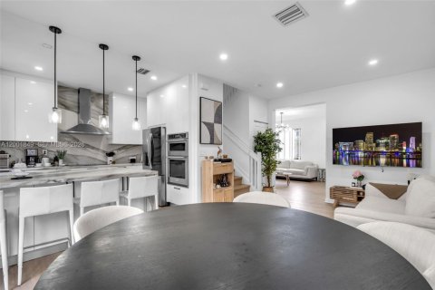 Купить таунхаус в Майами, Флорида 3 спальни, 137.96м2, № 2067684 - фото 8