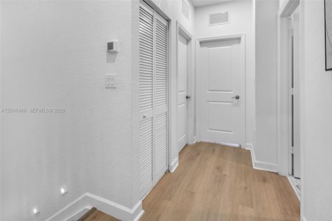 Купить таунхаус в Майами, Флорида 3 спальни, 137.96м2, № 2067684 - фото 16