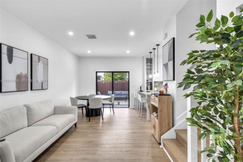 Купить таунхаус в Майами, Флорида 3 спальни, 137.96м2, № 2067684 - фото 5