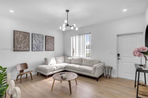 Купить таунхаус в Майами, Флорида 3 спальни, 137.96м2, № 2067684 - фото 4