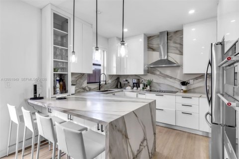 Купить таунхаус в Майами, Флорида 3 спальни, 137.96м2, № 2067684 - фото 11