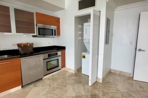 Condominio en alquiler en Miami, Florida, 1 dormitorio, 54.63 m2 № 2035122 - foto 9