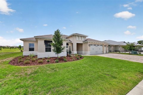 House in Ocala, Florida 3 bedrooms, 262.73 sq.m. № 2211546 - photo 2
