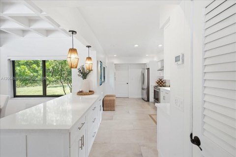 House in Miami, Florida 3 bedrooms, 147.81 sq.m. № 2339874 - photo 15
