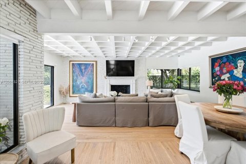 House in Miami, Florida 3 bedrooms, 147.81 sq.m. № 2339874 - photo 10