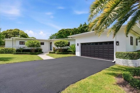 House in Miami, Florida 3 bedrooms, 147.81 sq.m. № 2339874 - photo 2