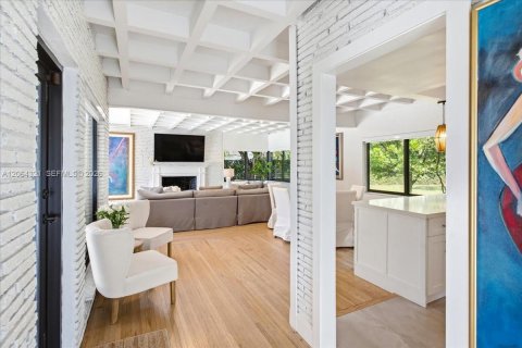 House in Miami, Florida 3 bedrooms, 147.81 sq.m. № 2339874 - photo 9