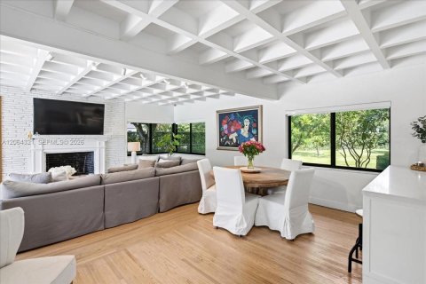 House in Miami, Florida 3 bedrooms, 147.81 sq.m. № 2339874 - photo 13