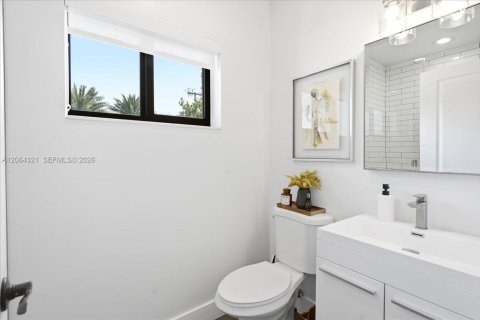 House in Miami, Florida 3 bedrooms, 147.81 sq.m. № 2339874 - photo 19