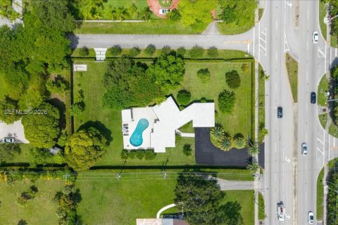 House in Miami, Florida 3 bedrooms, 147.81 sq.m. № 2339874 - photo 4