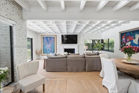 House in Miami, Florida 3 bedrooms, 147.81 sq.m. № 2339874 - photo 11