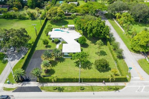 House in Miami, Florida 3 bedrooms, 147.81 sq.m. № 2339874 - photo 3