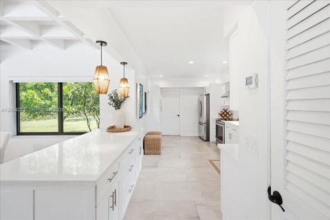 House in Miami, Florida 3 bedrooms, 147.81 sq.m. № 2339874 - photo 17