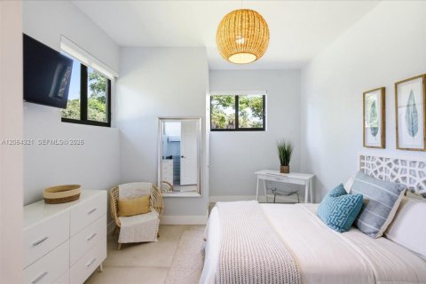House in Miami, Florida 3 bedrooms, 147.81 sq.m. № 2339874 - photo 30