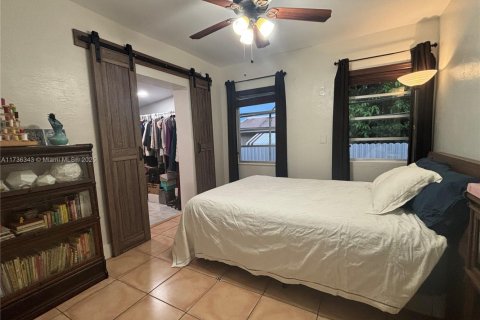 Casa en venta en Hialeah, Florida, 3 dormitorios, 123 m2 № 1764840 - foto 5