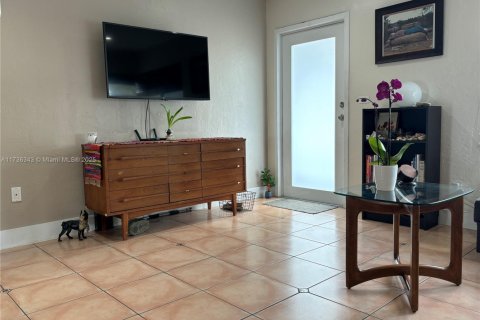 Casa en venta en Hialeah, Florida, 3 dormitorios, 123 m2 № 1764840 - foto 16