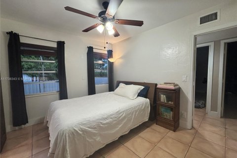 Casa en venta en Hialeah, Florida, 3 dormitorios, 123 m2 № 1764840 - foto 7