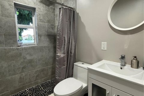 Casa en venta en Hialeah, Florida, 3 dormitorios, 123 m2 № 1764840 - foto 21
