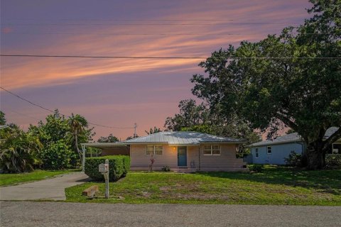 House in Sarasota, Florida 2 bedrooms, 72.65 sq.m. № 2210082