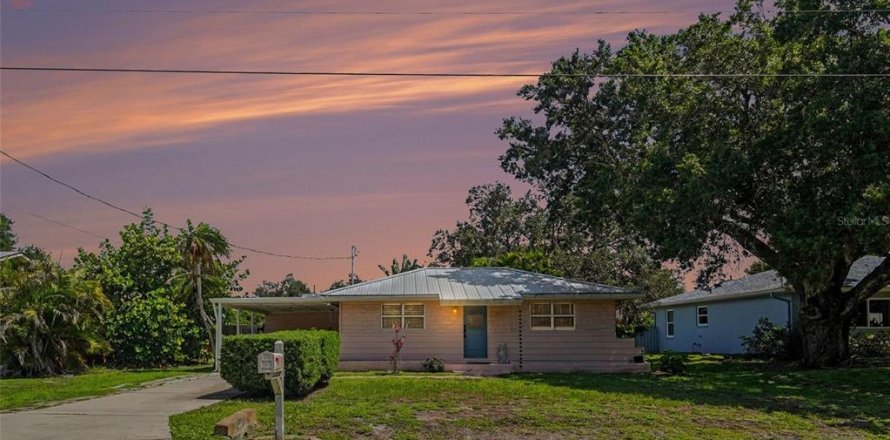 House in Sarasota, Florida 2 bedrooms, 72.65 sq.m. № 2210082